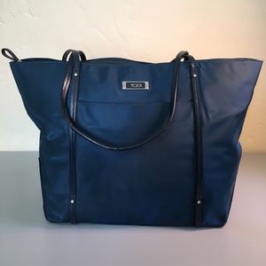 tumi quintessential tote